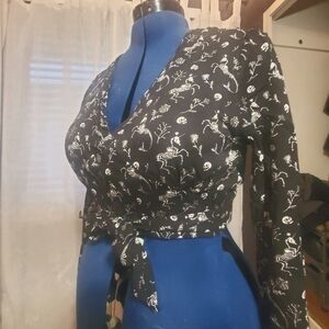 ULN-Disturbia Make Believe Tie Front Crop Top